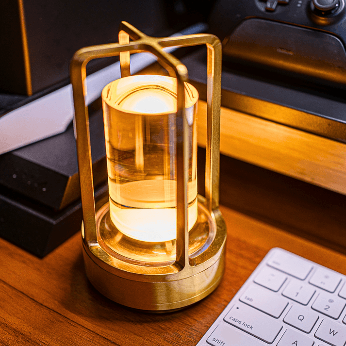 1+1 GRATIS | CrystalAura⹠| Lysande TrÄdlös Bordslampa - Aurora Stockholm