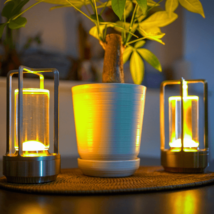 1+1 GRATIS | CrystalAura⹠| Lysande TrÄdlös Bordslampa - Aurora Stockholm
