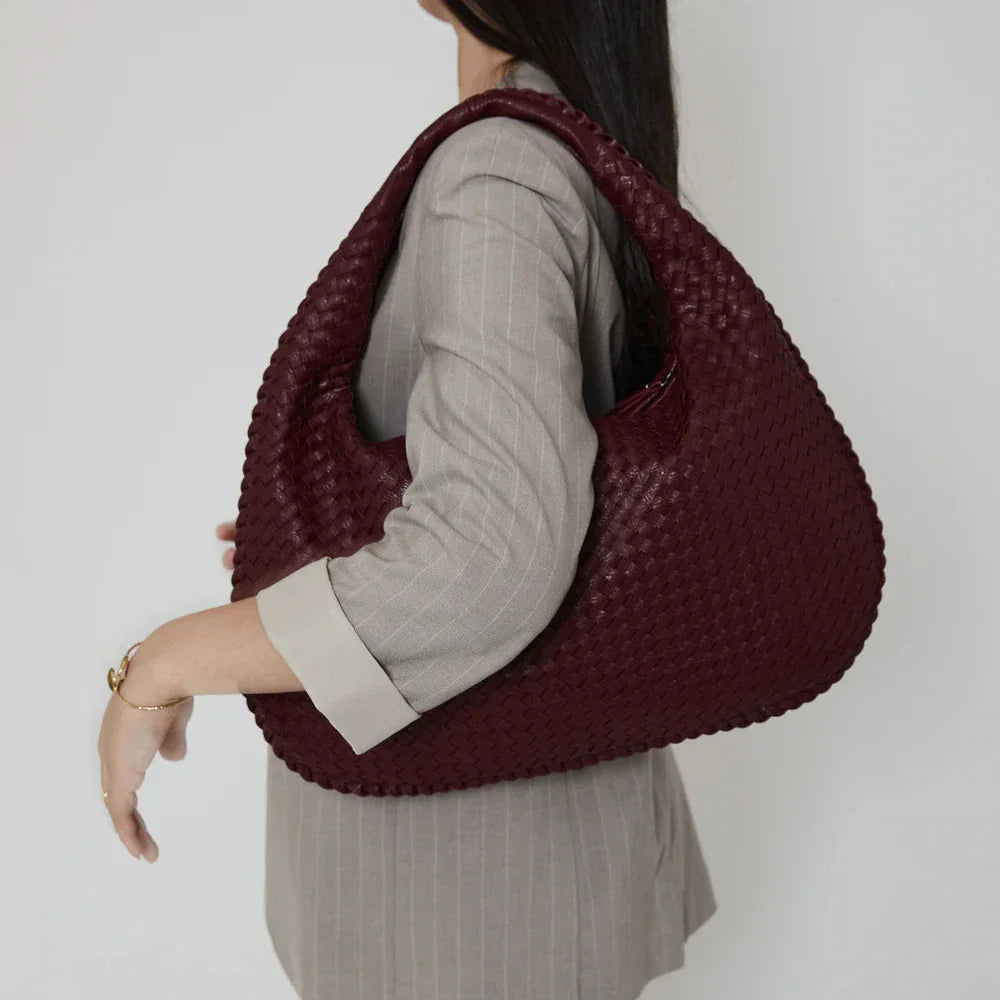 LuxeBag⹠| AxelremsvÀska i vÀvt lÀder