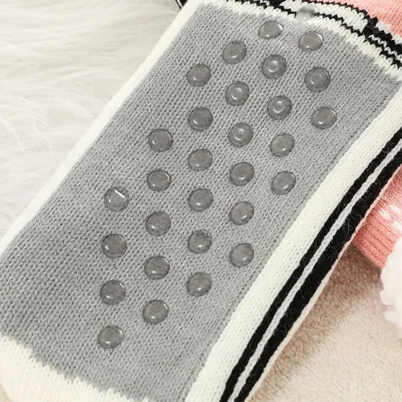 TILLFĂLLIGT 50% RABATT | FuzzySoleâą | Vintervarma, plyschfodrade, halkfria toffelstrumpor