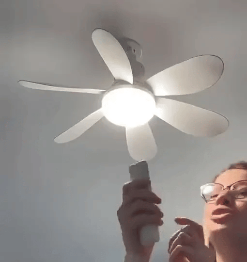 TILLFÄLLIGT 50% OFF  PowerFan™ - Fläktlampa