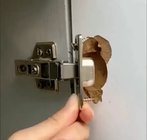 5 + 5 GRATIS IDAG  HingePlate™ - Skåpsfix