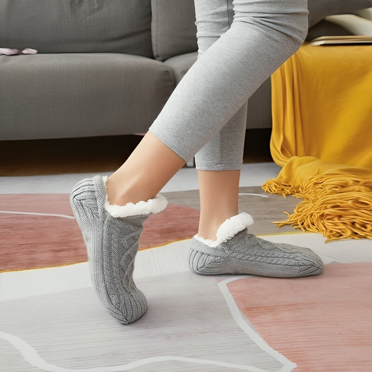 1 + 2 GRATIS IDAG | FluffStep™ | Håller fötterna varma på kalla inomhusytor!